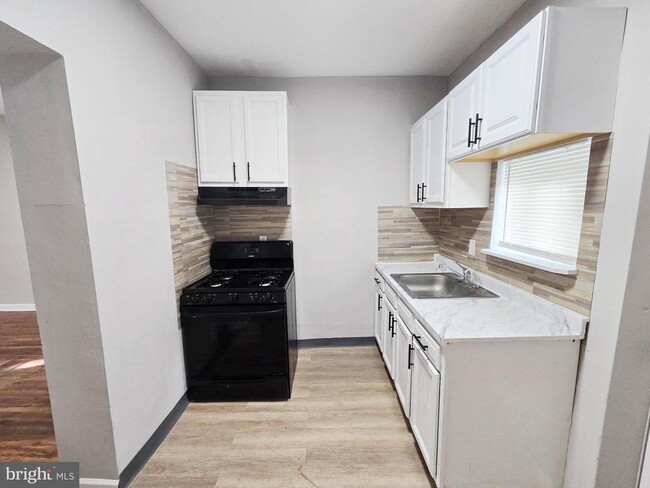 Building Photo - 1910 Sigel St