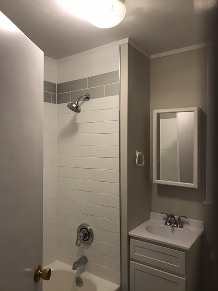 Bathroom - 939 W 34th St