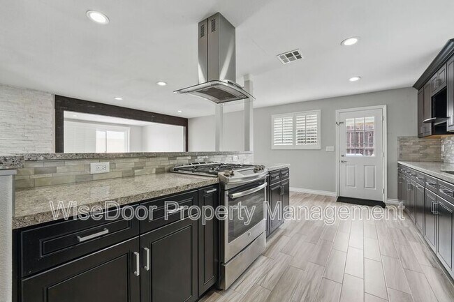 Building Photo - 387 E Nubia St