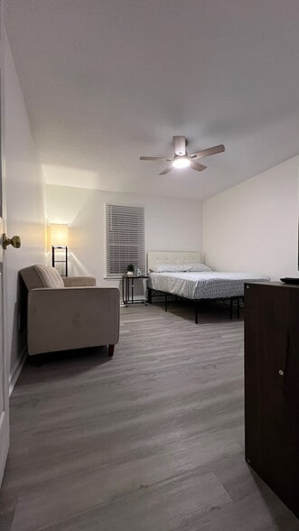 Building Photo - 301 Winners Cir S