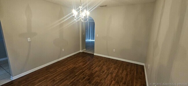 Building Photo - 523 Stonewall Ave
