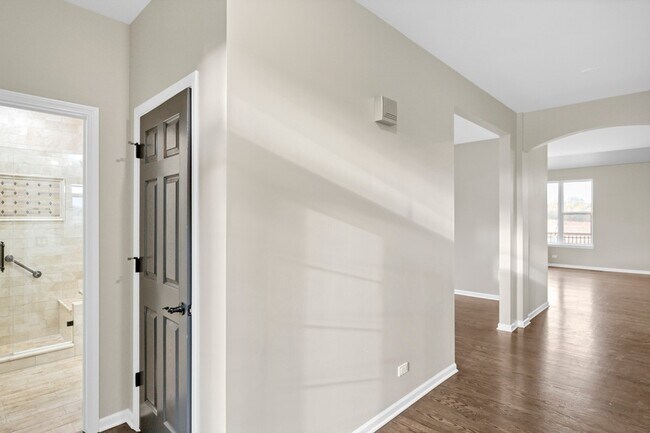 Building Photo - 2660 Harnish Dr