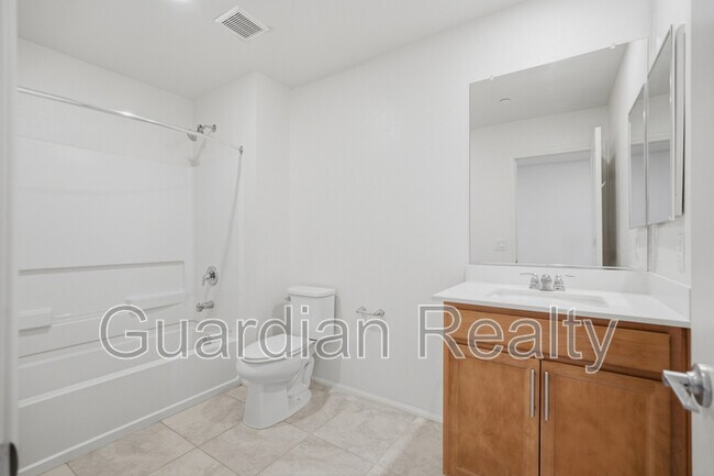 Building Photo - 2879 Cabrillo Terrace St