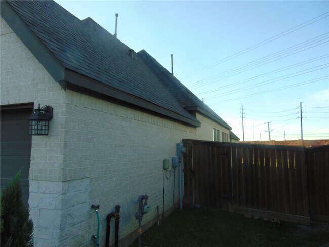 Building Photo - 24978 Tidmor Ln