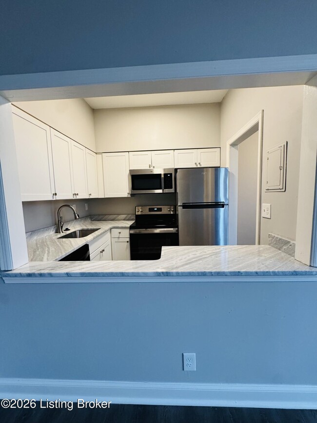 Building Photo - 153 Thierman Ln