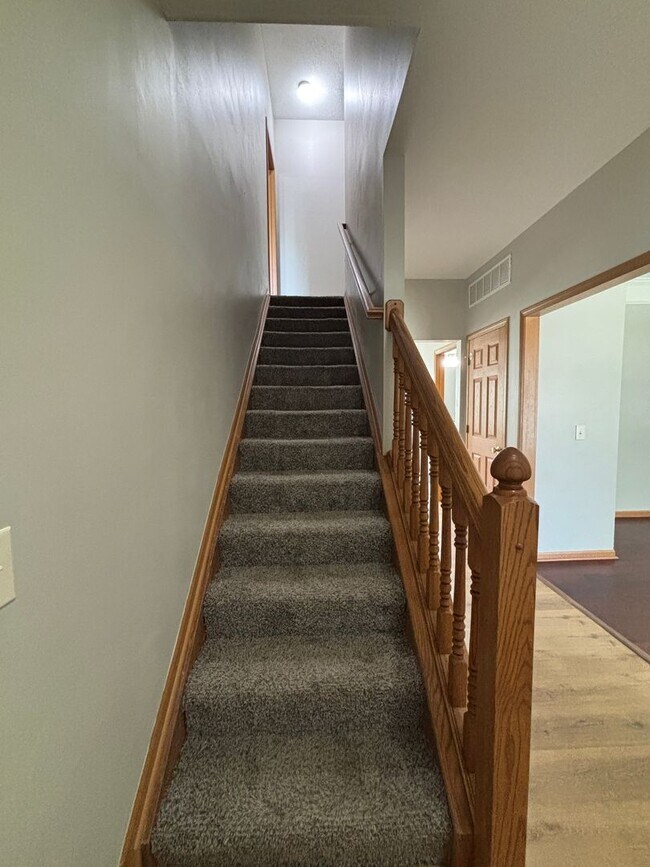 Building Photo - 4 Bedroom, 2.5 Bathroom House in Sycamore Creek Pickerington