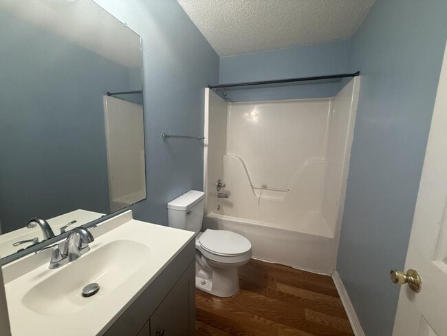 Building Photo - 535 N Forest Dr