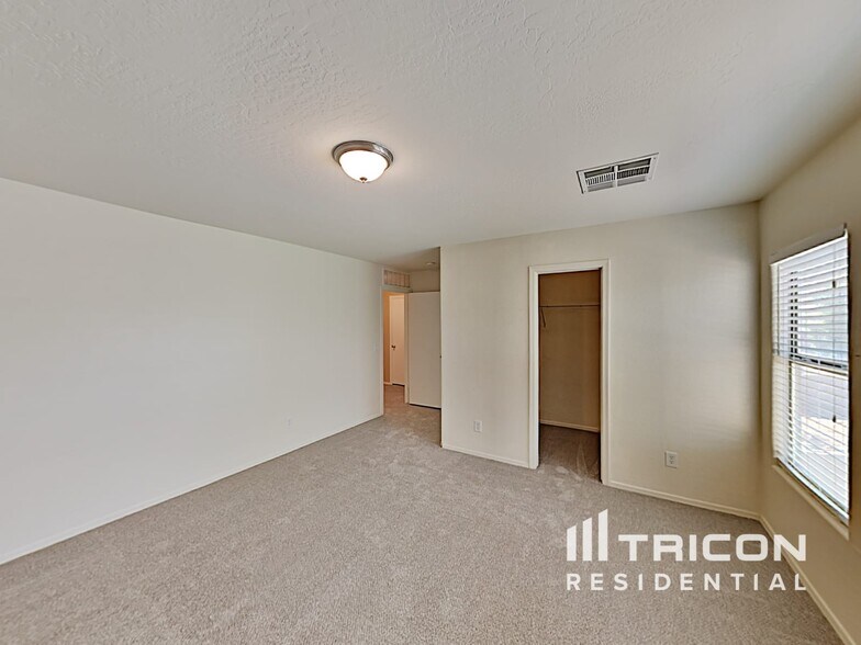 Building Photo - 45707 W Guilder Ave