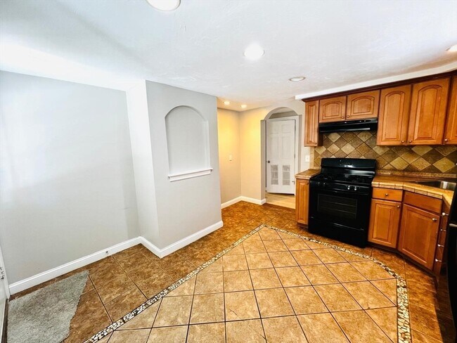 Building Photo - 199 Andover St