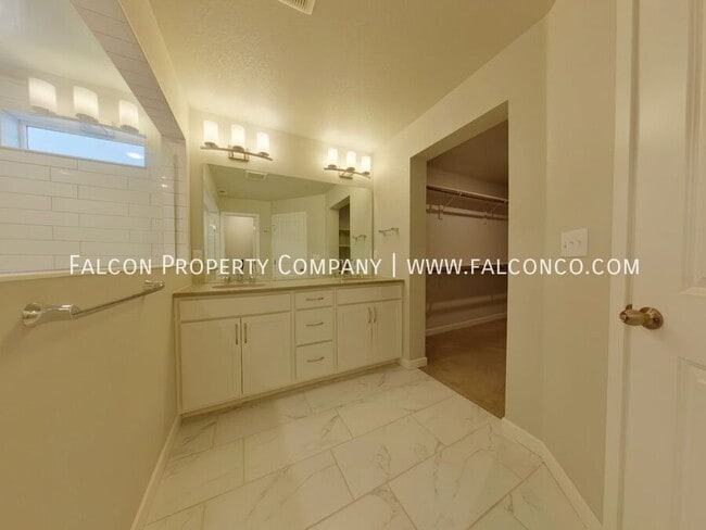 Building Photo - 6381 Wingding Point