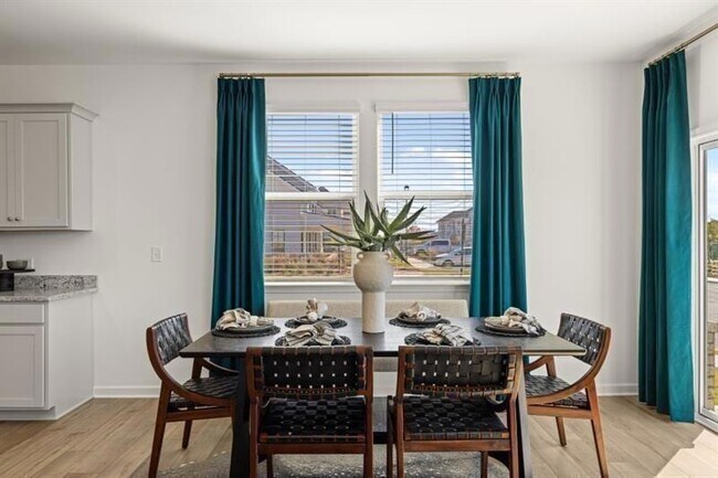 Building Photo - 2775 Lou Lou Ln