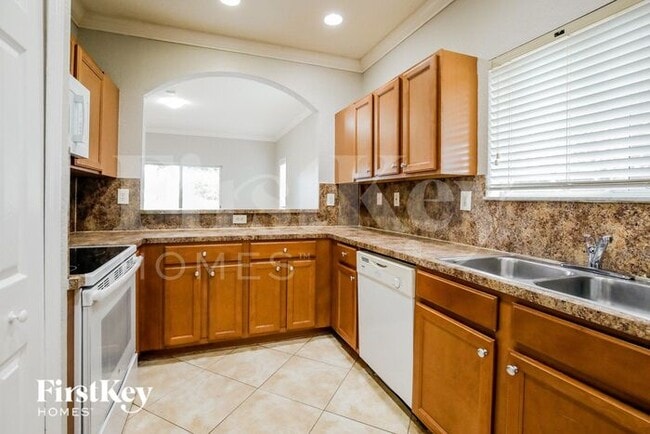 Building Photo - 665 SE 31st Ave