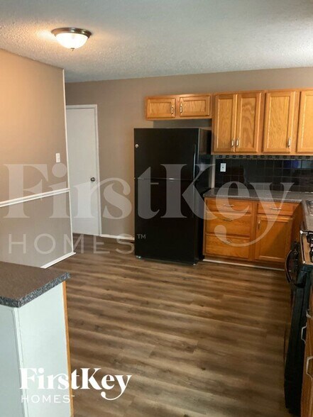 Building Photo - 6219 Silver Fox Dr