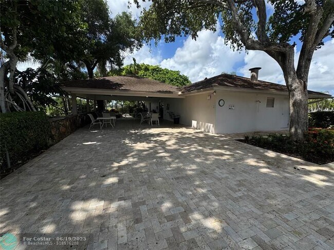 Building Photo - 3200 N Palm Aire Dr