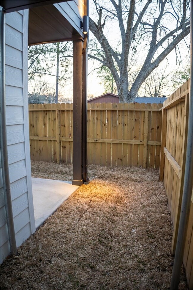 Building Photo - 8805 Parkway Dr