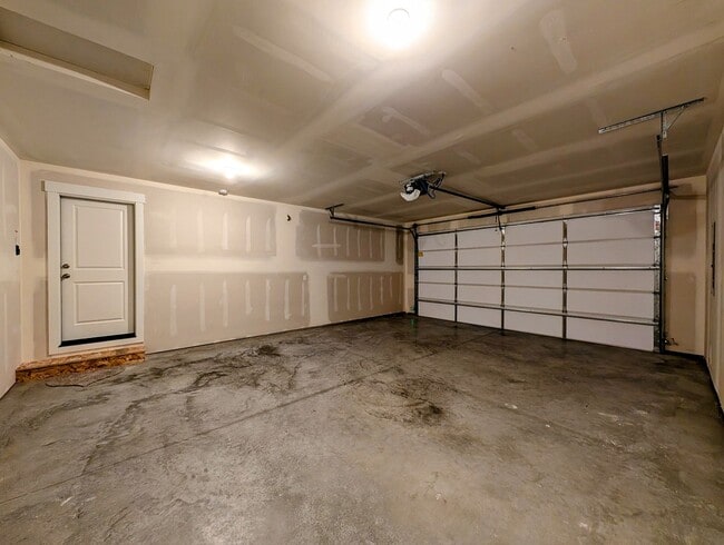 Building Photo - **New Construction** FOUR Bedroom House for Rent in Eastmont School District!