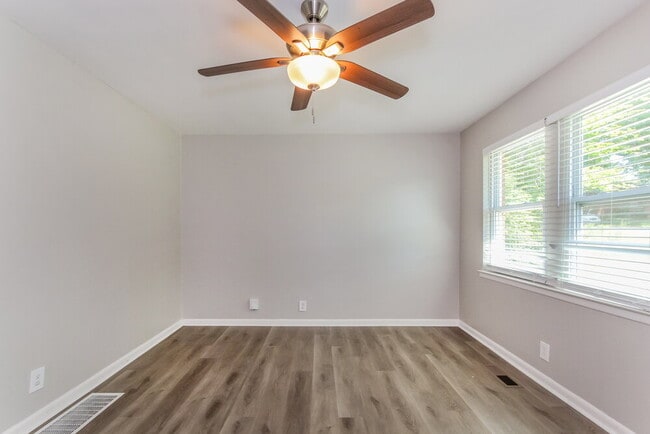 Building Photo - 201 Beechwood Dr