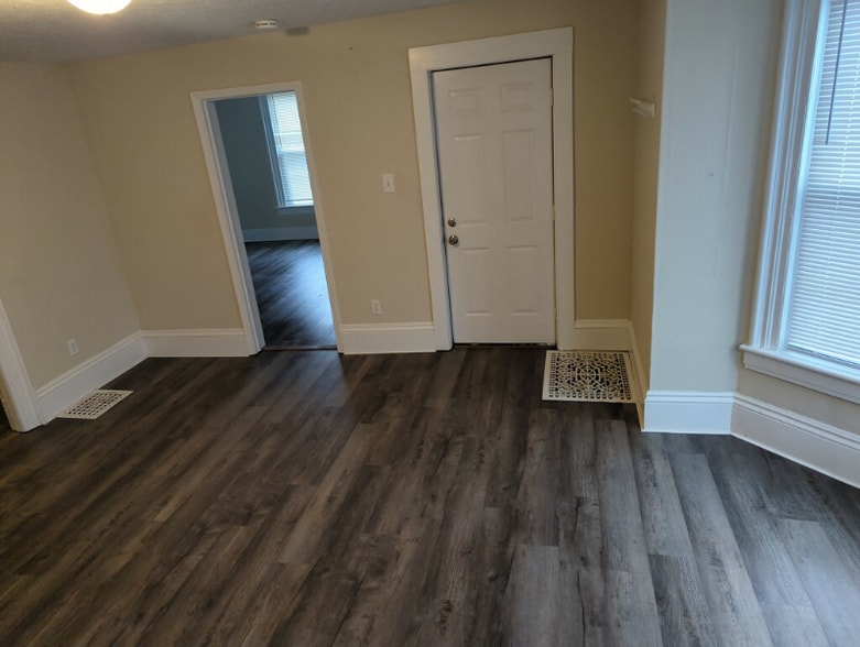 Building Photo - 2404 2nd St