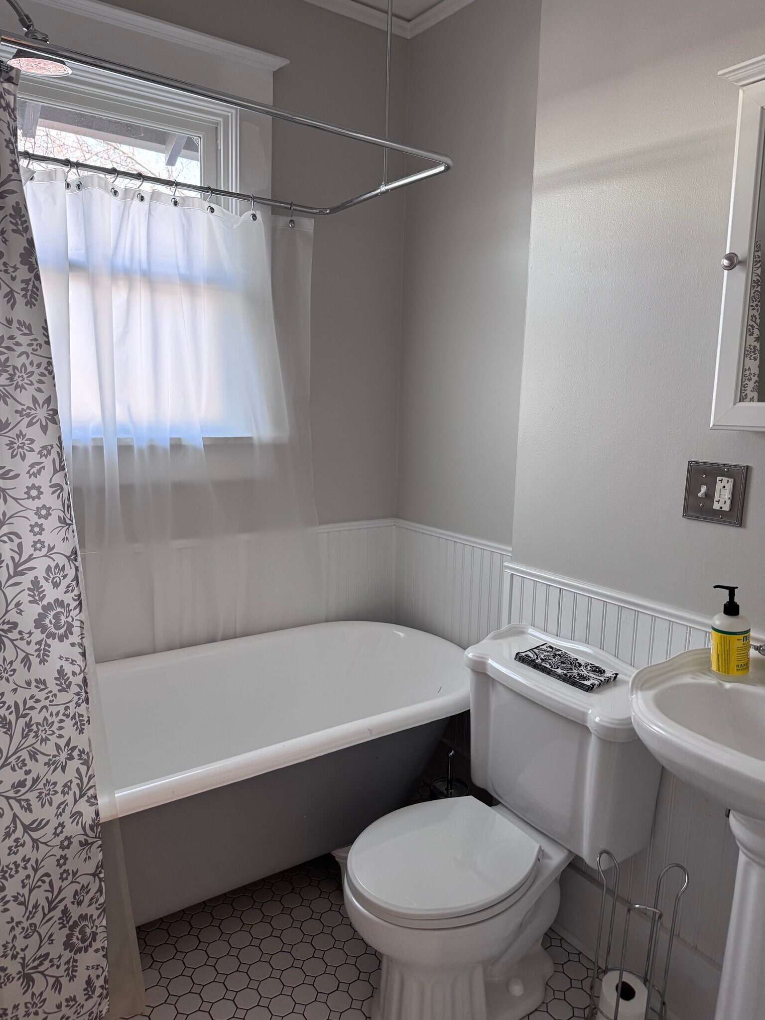 Building Photo - 2270 Holly St