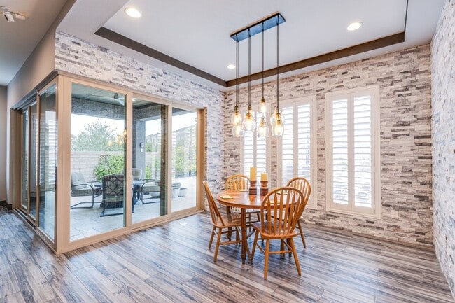 Building Photo - Stunning 5Bed/4.5 Bath home located in a prestigious guard gated community in Summerlin