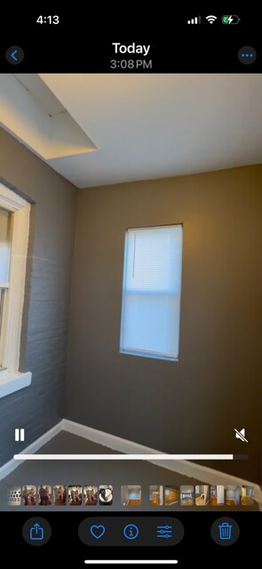 Building Photo - 647 N Hamlin Ave