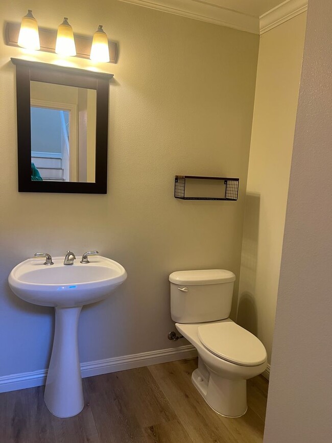 Building Photo - Modern 2-Bed, 2.5-Bath Townhome in Gardena – Stylish Living with Spacious Comfort!