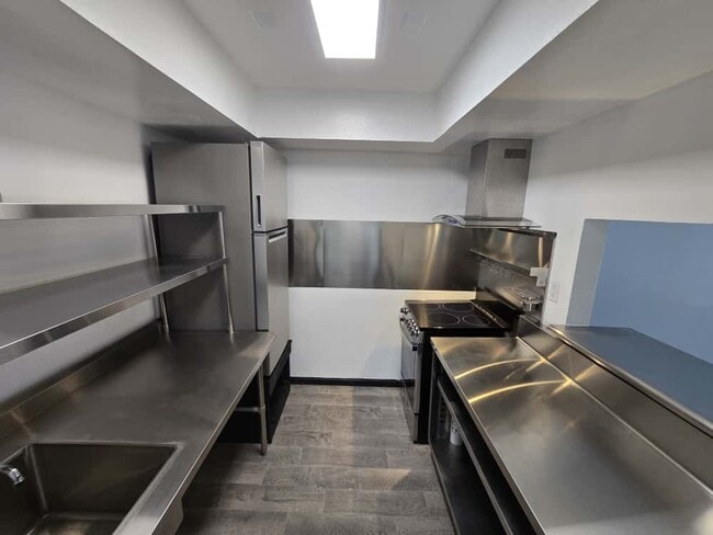 Building Photo - 8401 N New Braunfels Ave