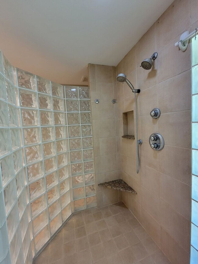Building Photo - 4 bedroom house for rent on Killearn Estat...