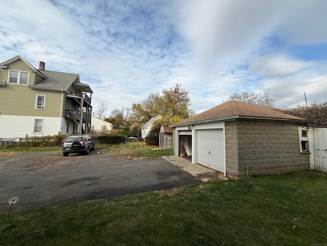 Building Photo - 174 Brentwood Ave