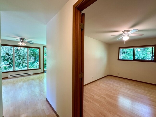 Building Photo - 13807 Silven Ave NE
