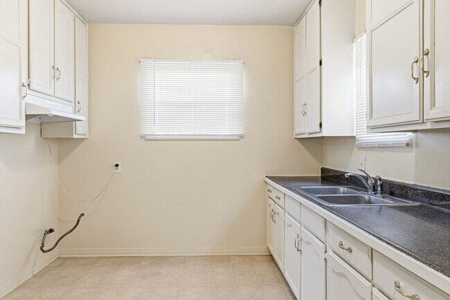 Building Photo - Coming Soon - Renovated Hyde Park Gem Near SoFi, LAX & Metro K Line
