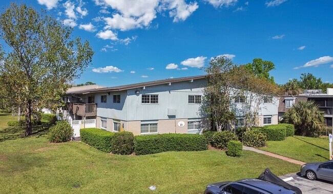 Building Photo - 1ST MONTH RENT FREE 2 Bed 1 Bath 2nd Floor Unit With Balcony In Desirable Area Winter Park Sectio...