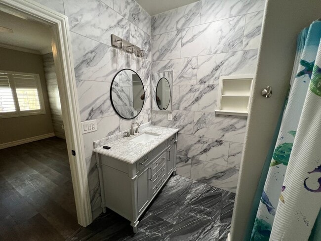 Building Photo - Upgraded Single Story First Floor Condo in Gated Community at Popular Madison Park Villas