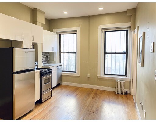 Building Photo - 69 Phillips St