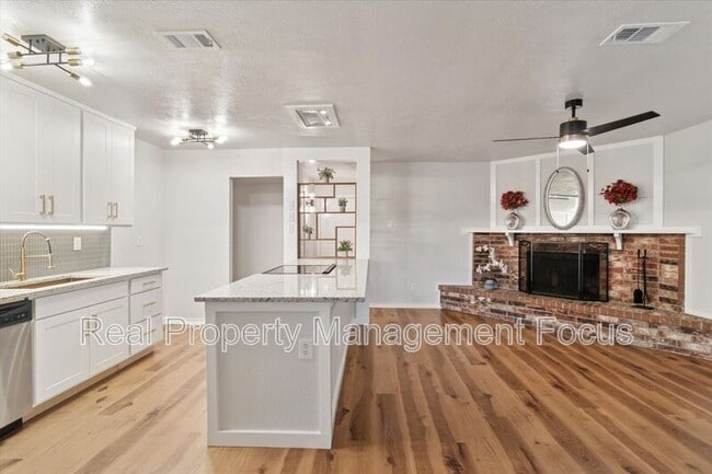 Building Photo - 511 Cumberland Dr