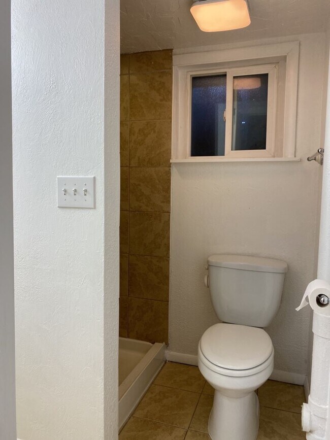 Building Photo - 1127 W Mulberry St