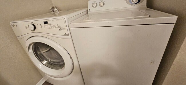 Building Photo - AVAILABLE NOW! Arvada 3 Bed 2 Bath Duplex New Paint New Flooring!