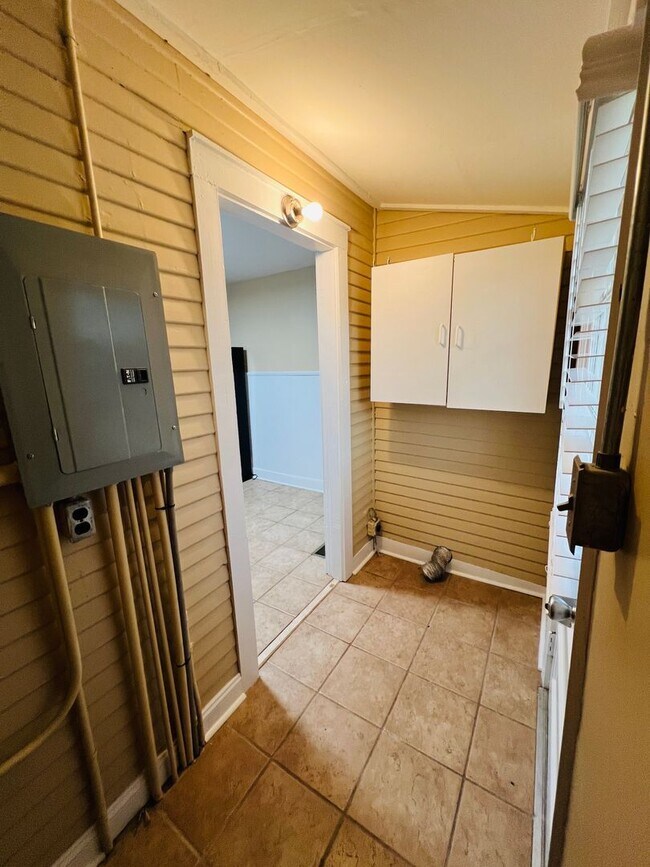 Building Photo - Adorable home in the heart of Bowling Green!