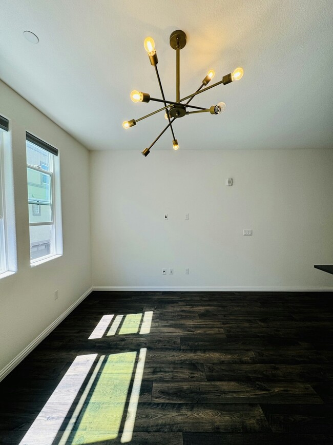 Building Photo - 1462 Cherry Cir