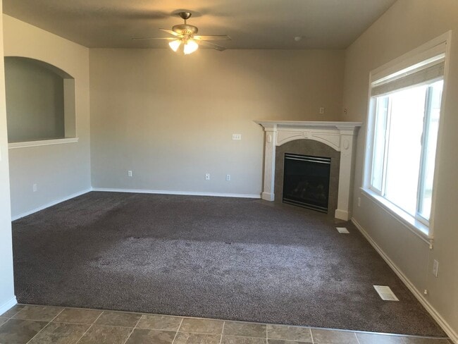 Building Photo - Meridian Charmer with 3 Car Garage, & Huge Backyard!