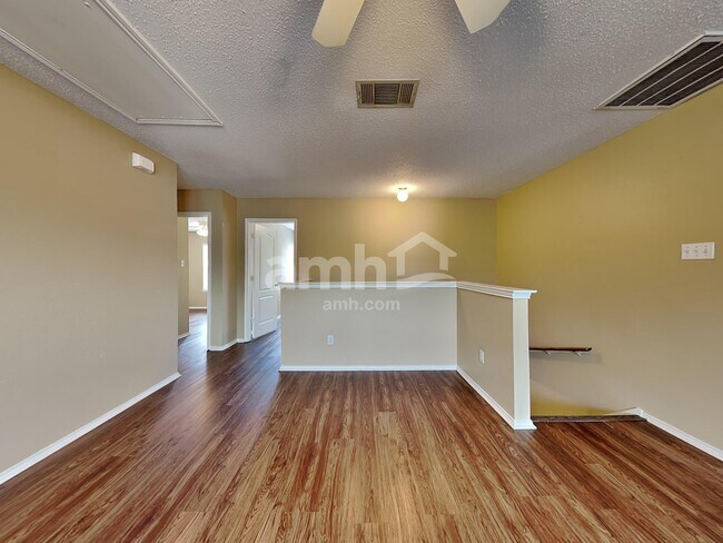 Building Photo - 1411 Plateau Dr