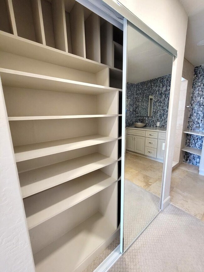 Building Photo - 5770 N Scottsdale Rd