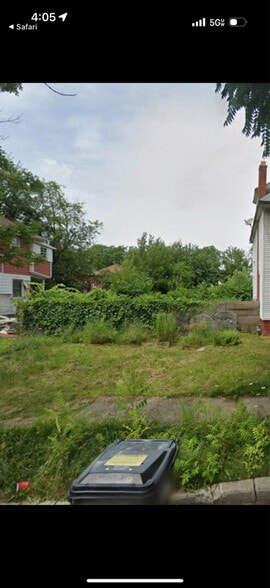 Building Photo - 866 Pingree St