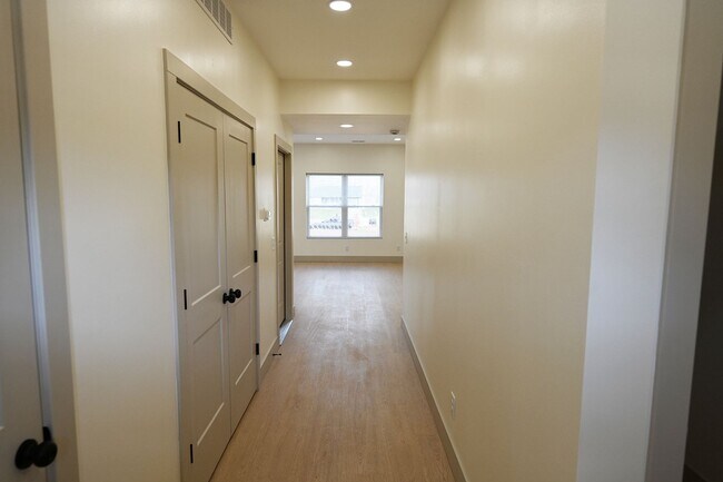 Building Photo - 176 Brushwood Dr