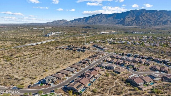 Building Photo - 1009 E Silver Ray Dr