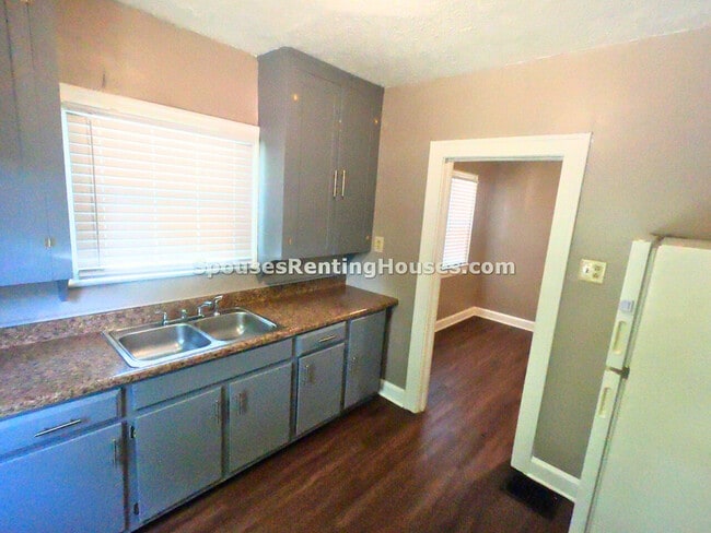 Building Photo - 530 N Chester Ave