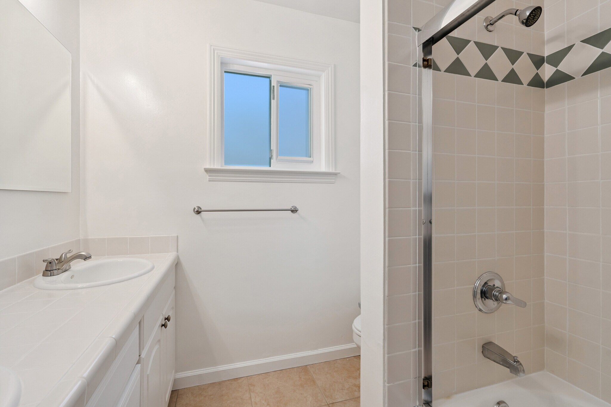 Building Photo - 5541 Highland Ave