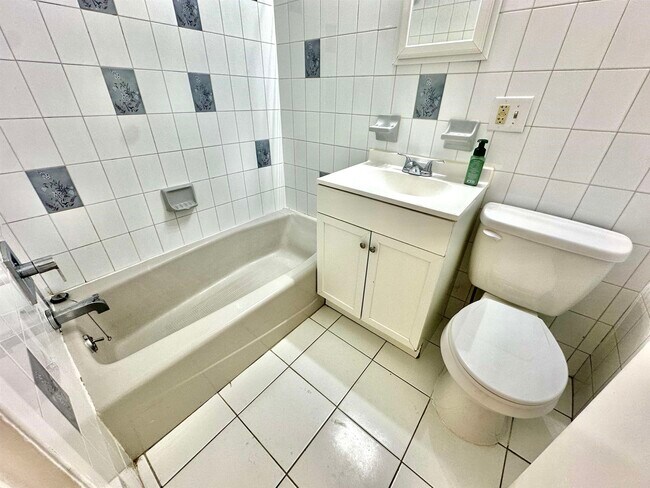 Building Photo - 247 Clendenny Ave