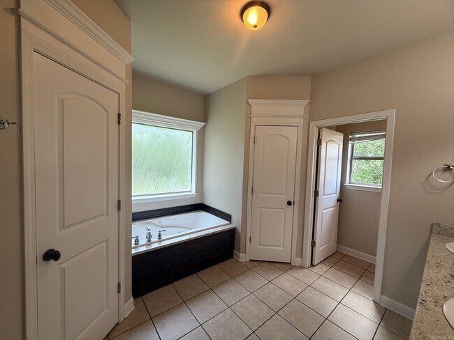 Building Photo - 8705 Wingate Dr