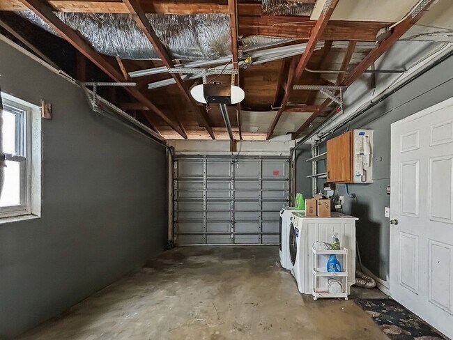 Building Photo - 10904 Temple Ave